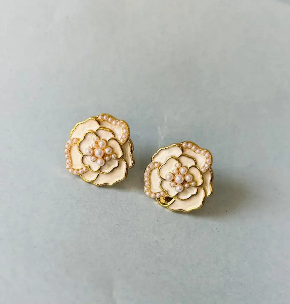 Elegant floral stud earrings f