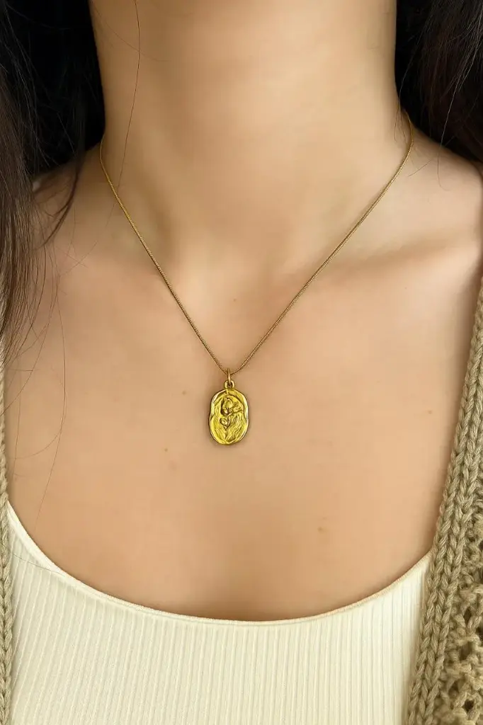 Embossed Floral Motif necklace