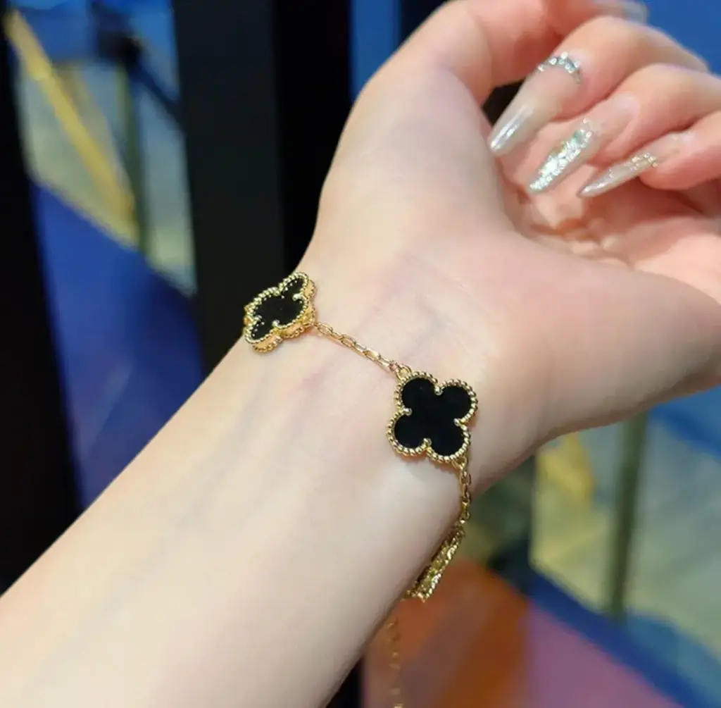 Midnight Clover Elegance Bracelet