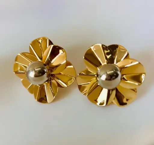 [SM26] Golden Bloom Studs