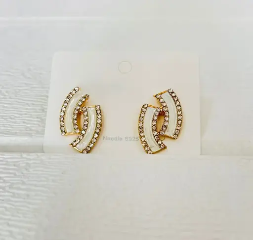 [SM-30] Korean Emerald white-cut crystals
		Silver-toned earrings